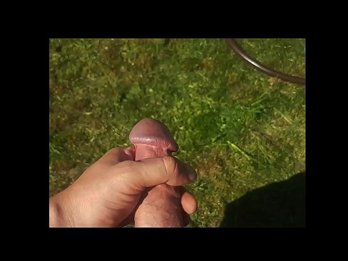 ❤️ Vruća zgodnica jebe svoju ružičastu macu i svršava špricom u ljetnom vrtu ❤️ Porno fb kod nas ❌️❤